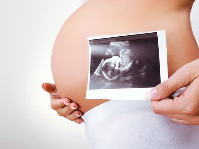 Siêu âm túi thai bờ không đều có ảnh hưởng tới sự phát triển của bé và sức khỏe mẹ?